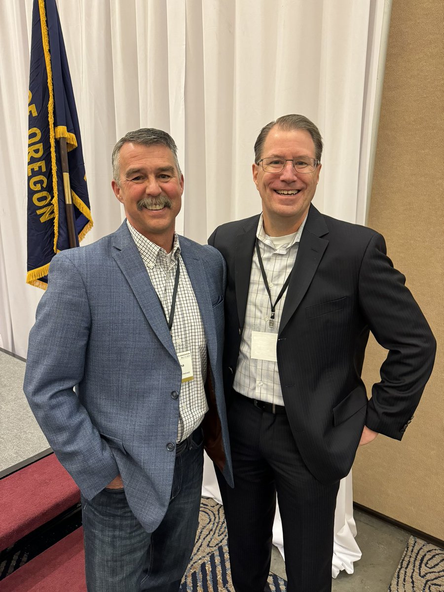 My sincerest thanks to the Oregon Fire Chiefs Association & Chiefs Oeder & Rodondi for the opportunity to present “Courage Under Fire Leadership: Personal Leadership, It Starts With Us!” at your annual conference the other day. Honored & humbled for the huge turnout as well!