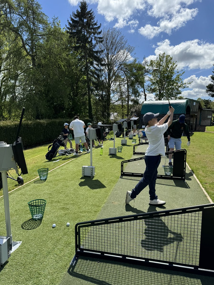 What @Toptracer is all about @CirencesterGolf 👍🏻 The @Glosgolf County Academy Squad having fun in the sun with the new intro of tech on the range! ⛳️ ☀️ 👌🏻 #growingthegame #juniorgolf #countygolf #golfcanbefun