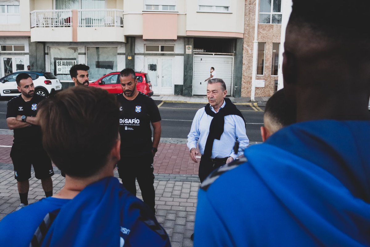 🙌🏻 @PresidenteCDT junto al #CDTenerifeB una vez más ⚪🔵. #CanteraCDT @CDTOficial #YoSoyElTenerife