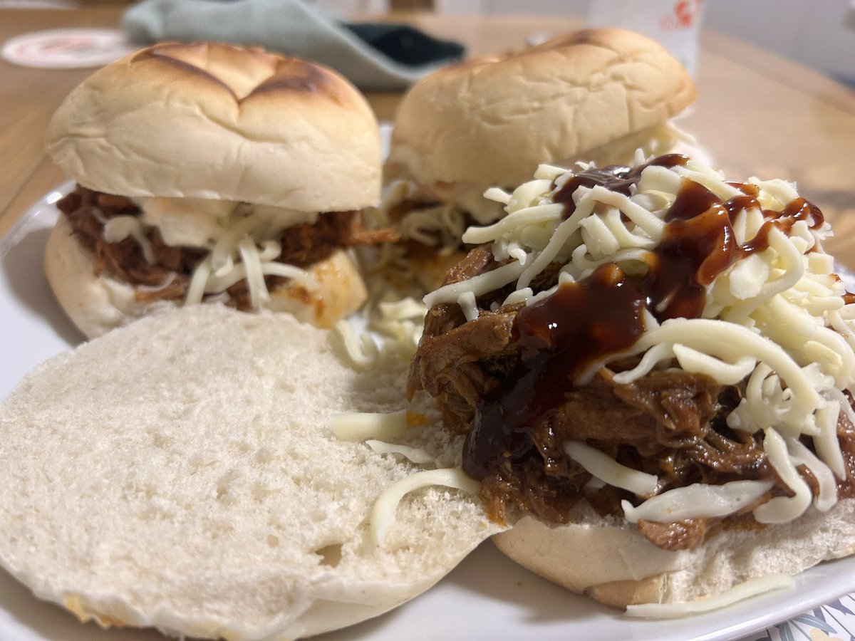 In honour of @BilmuriTweets finally coming to the UK, I decided to make the most American of American dishes - BBQ pulled pork sliders with coleslaw.
How’d I do? #pulledpork #Bilmuri