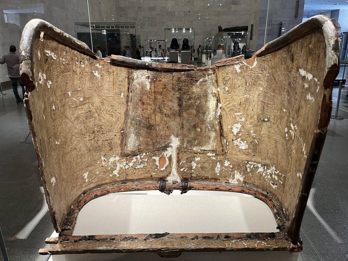 Chariot of #ThutmoseIV (c.1400 BCE) found by H. Carter in his Tomb KV43 in the #ValleyoftheKings in #Thebes in 1903 (now in #NMEC in Cairo).
#thutmosides #18thdyn. #newkingdom #archaeology #egyptology #scholarship #pcmauw