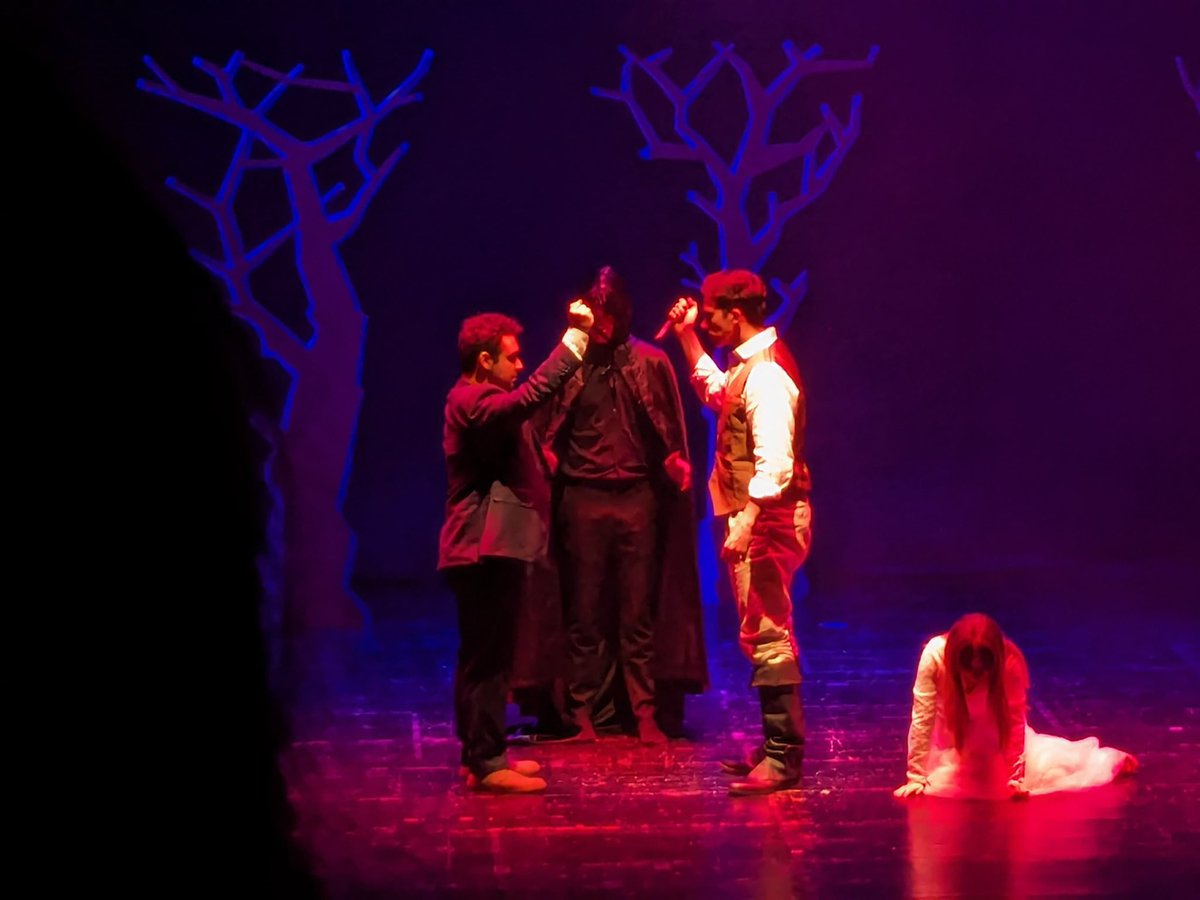 Ayer vivimos una de las actuaciones más emocionantes de nuestra historia como grupo de teatro en estos 14 años. Gracias a todos por agotar las entradas en nuestro estreno de Bodas de Sangre de García Lorca en la muestra de Artes Escénicas de la Usal <a href="/usal/">Universidad de Salamanca</a> <a href="/SAC_Usal/">Servicio de Actividades Culturales USAL</a> <a href="/tcalamandrei/">Teatro Calamandrei</a>