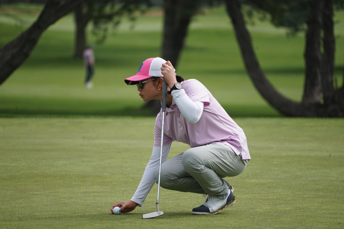 Going strong! 💪 Alexandra Phung (-1) holds the lead through round two of #MeadowbrookJAS.