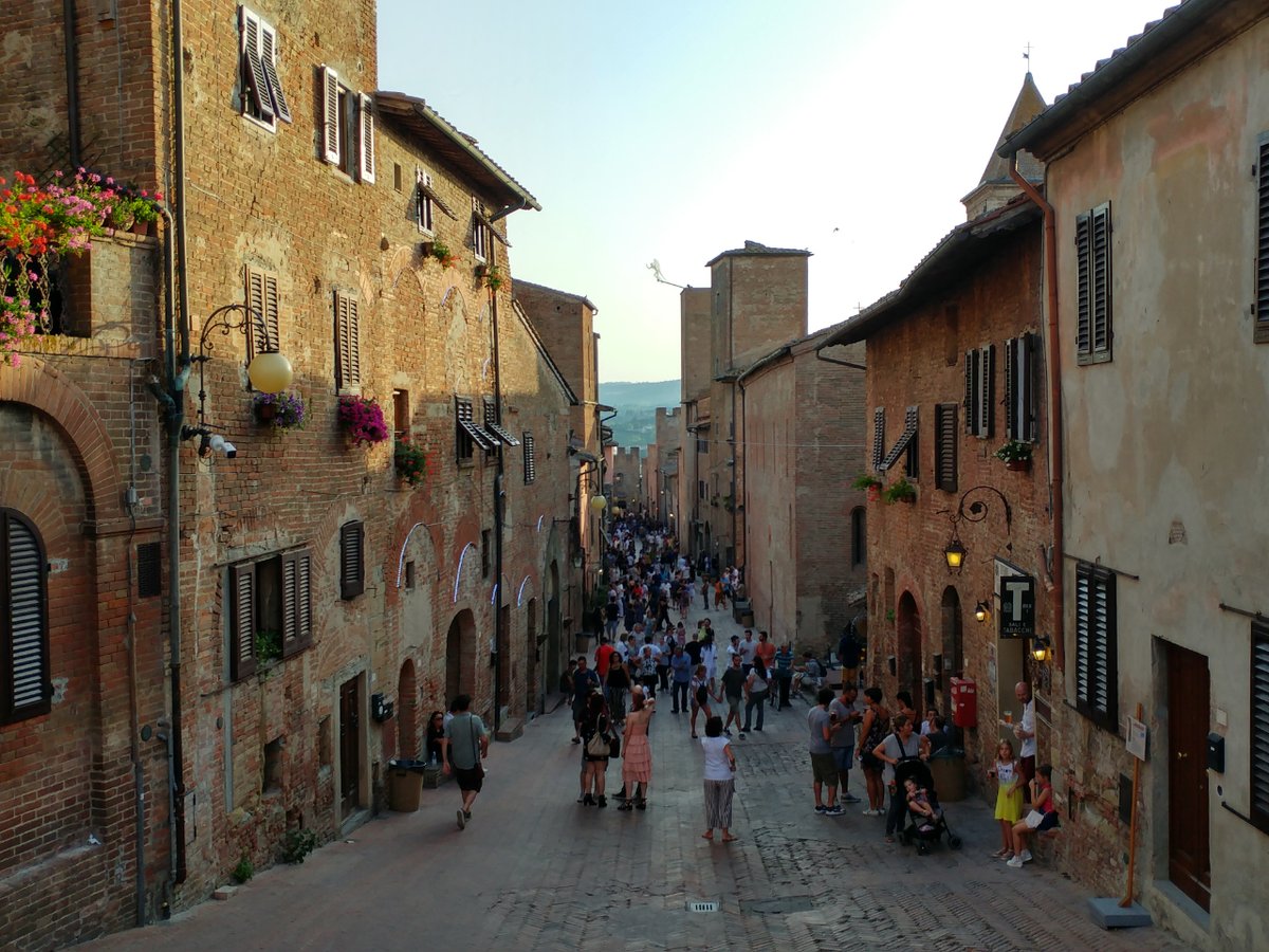 #Mercantia is the most important Italian street #theatre #festival and it takes place every year over 5 days in July in #Certaldo. Hundreds of artists stage numerous performances from dance and visual arts to street band shows, parades and much more: bit.ly/Mercantia-Cert…