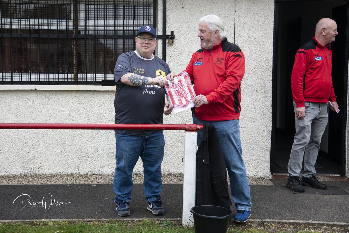 Dreww248's tweet photo. A small no. of pics from @HurlfordUtd 1 v 2 @ArthurlieFC  are now online - featuring our 2 double centurions from this week @samlidington_ and @jwhittaker1997  as well as today's special guest - @FitbaNomad . @OfficialWoSFL @Pgdakpodcast @AyrshireFitbaw 
https://t.co/qq7lnO6tox https://t.co/MSbCL4O3Qd