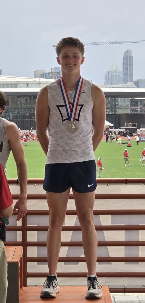 Congratulations Max! 6A ⁦@uiltexas⁩ Pole Vault Silver Medalist! ⁦@SpartanTrack_XC⁩ 🧡💙🧡