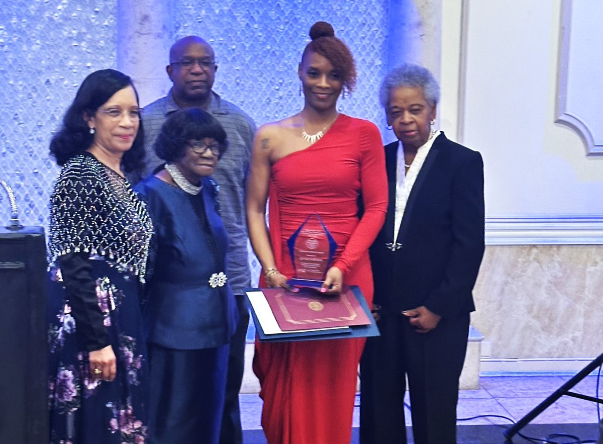 🌟 Congratulations to our very own Joy Richardson, who has been recognized as a recipient of The Williams Bridge NAACP Early Childhood Education Center’s Community Service Award for her outstanding contributions at Edenwald Cornerstone. #DYCD @NYCYouth 🏆👏