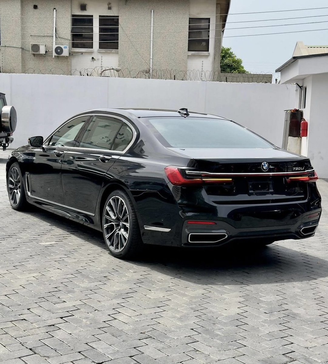 E sharp 🔥 2020 BMW 730Li now available -Black on Tan Interior -A turbocharged 3.0-liter inline-6 engine that produces 355 horsepower -Standard Adaptive Air Suspension -Exceptional Rear Passenger Space -Panoramic Sunroof -Leather Upholstery -Heated Front seats