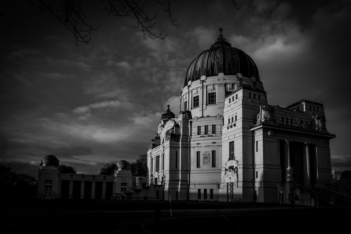 #Wien #blackandwhitephotography #MONOCHROME #photography #PhotographyIsArt #bandw
Vienna off beaten tracks. Church of St Charles Borromaeus at Vienna necropolis 'Zentralfriedhof'. I hope that you have a nice day. Good night from Vienna 🇦🇹, see you tomorrow! 😊🌹🙋🏼‍♂️
