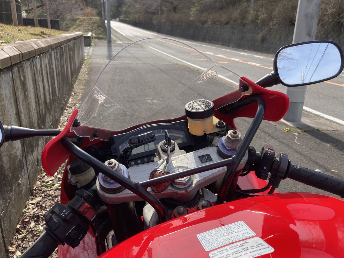 #バイクのある風景
いいからケツ見せろ と共にトレンド入りしているみたいなので以前投稿したものを再掲 #VTR1000SP1