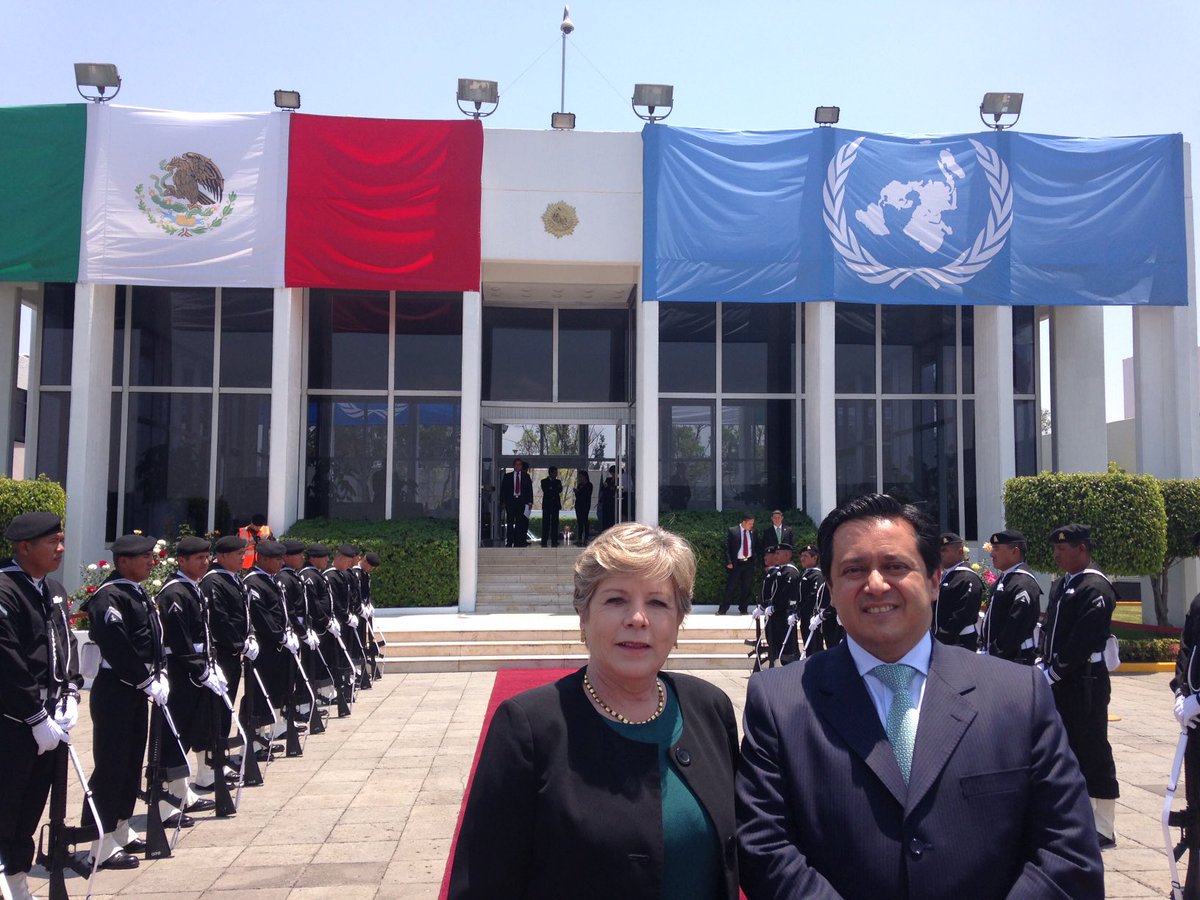 Hoy hace 10 años iniciaba visita de trabajo el Secretario General de la ONU Ban Ki-moon a México. Con gran gusto le dimos la bienvenida, la Secretaria Ejecutiva de la CEPAL @aliciabarcena⁩ y el Director General para la ONU de la SRE. Un gran recuerdo!! ⁦⁦