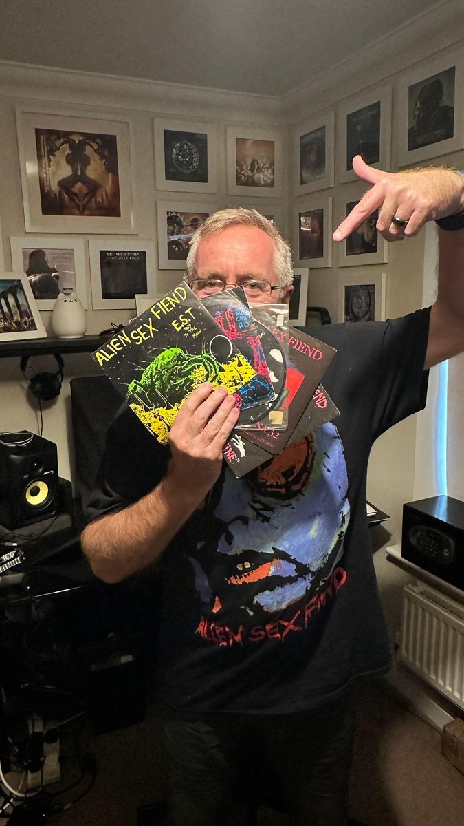 #NatureOfWires' #GaryWatts championed #AlienSexFiend for #ThreeOriginalsByEach during #ColinSpencer Programme #101

▶️mixcloud.com/ColinSpencer/c…

#DiscoverAndRemember @AlienSexFiendHQ @natureofwires

Are any of #Gary's cherished selections the same ones you'd make?

#Interview #TOBE