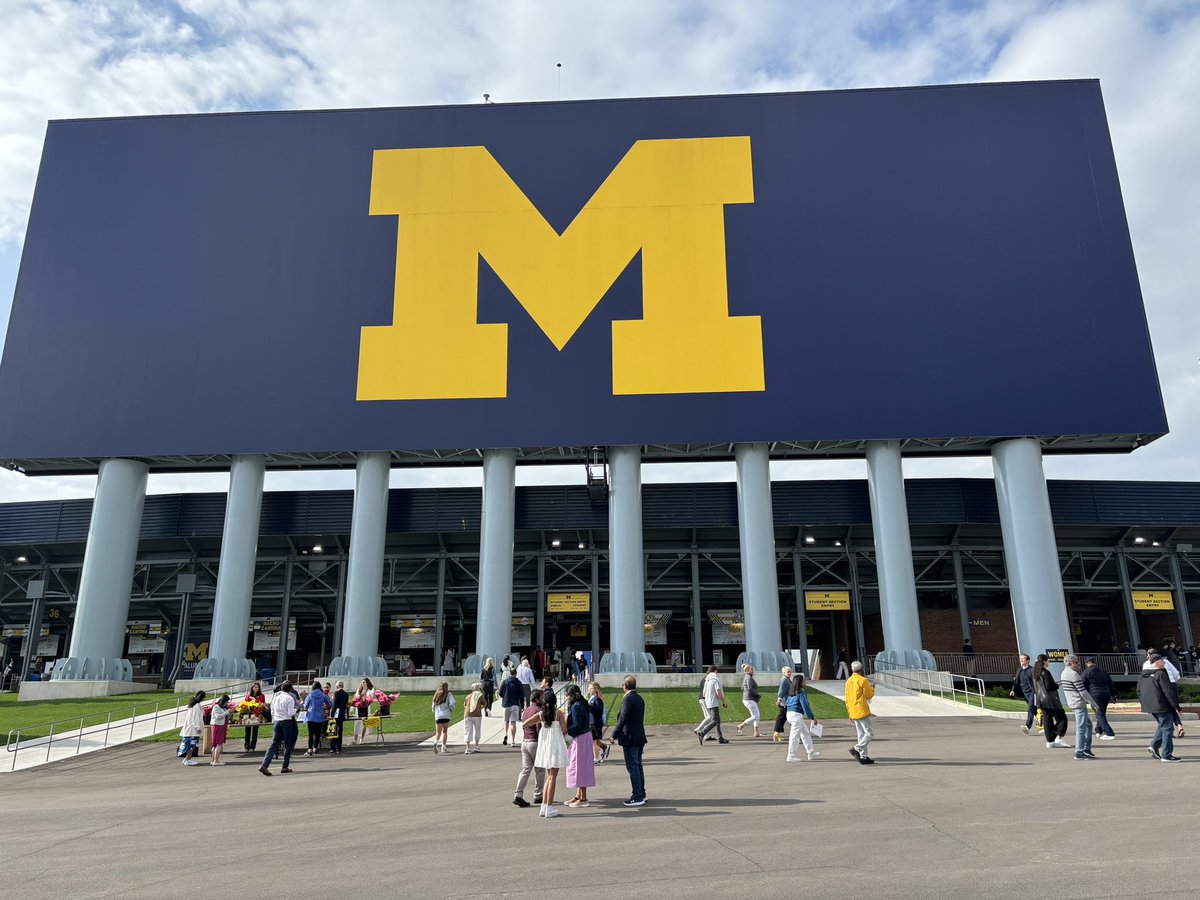 keecorr's tweet photo. Congratulations Cullen
#mgograd https://t.co/qg0CAhDuPp