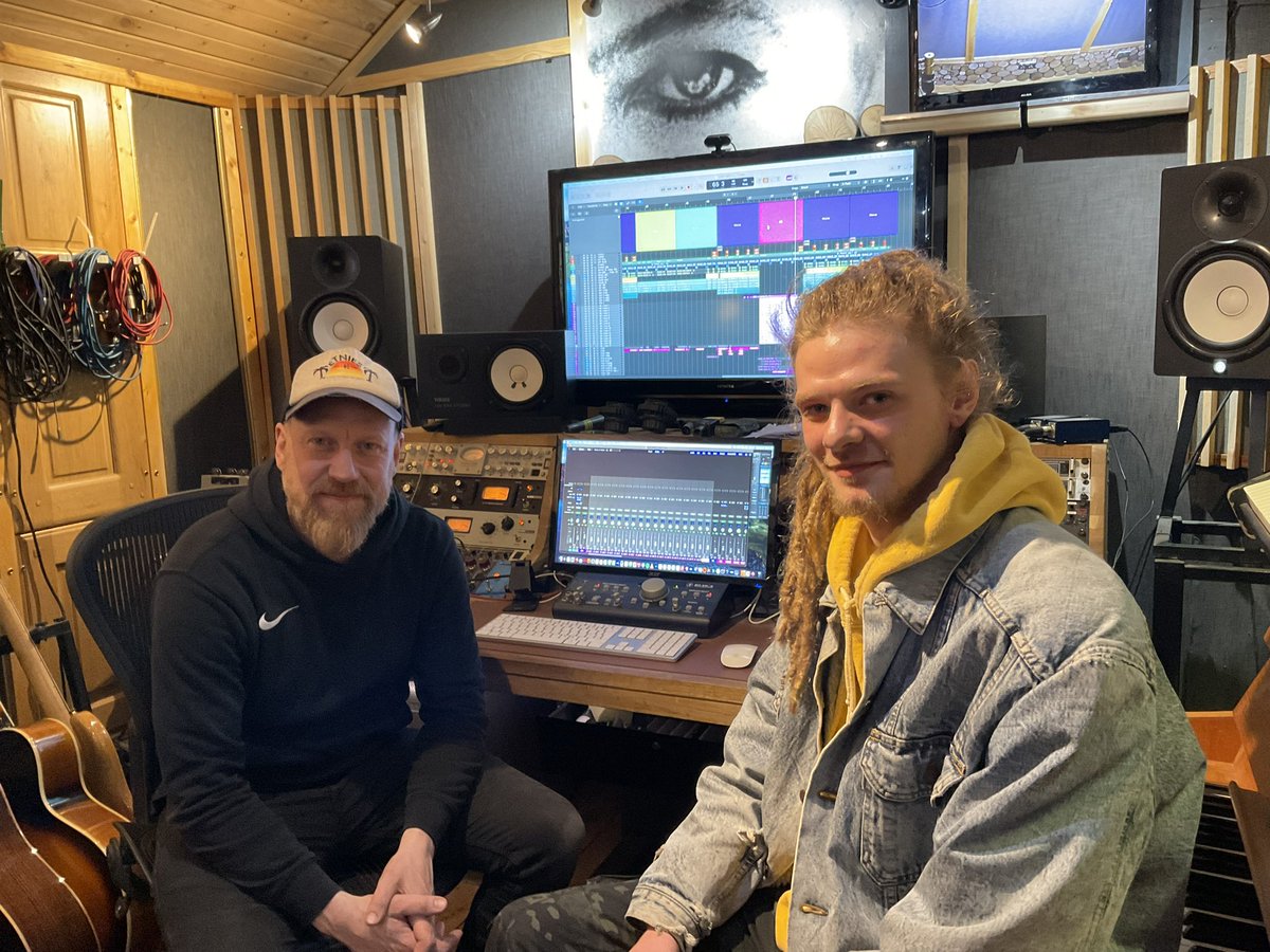 conrad nelson (@ctbnelson) on Twitter photo Great sessions writing a new song with Scott Ralph . These beauts came along to lend a voice. Listen out for it. Hootenanna! Coming soon. <a href="/TheUKSPF/">UK Shared Prosperity Fund</a> <a href="/SoTCityCouncil/">Stoke-on-Trent CC</a> <a href="/jessdyas/">Jessica Dyas</a> <a href="/alyceliburd/">Alyce Liburd</a> <a href="/RayRayHopkins/">Rhiannon Hopkins</a> Sir Jivah. Great sessions writing a new song with Scott Ralph . These beauts came along to lend a voice. Listen out for it. Hootenanna! Coming soon. <a href="/TheUKSPF/">UK Shared Prosperity Fund</a> <a href="/SoTCityCouncil/">Stoke-on-Trent CC</a> <a href="/jessdyas/">Jessica Dyas</a> <a href="/alyceliburd/">Alyce Liburd</a> <a href="/RayRayHopkins/">Rhiannon Hopkins</a> Sir Jivah.