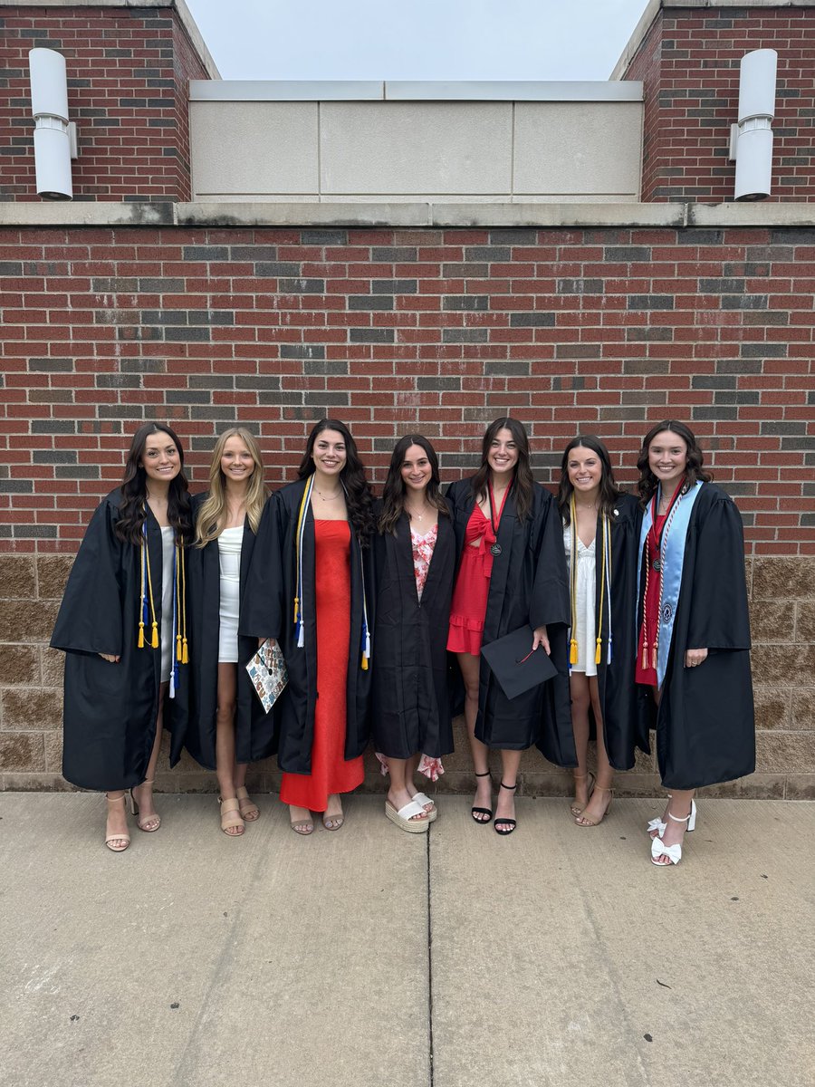 Congratulations to our seniors! 🎊 🎓 We’re incredibly proud of all you’ve achieved and can’t wait to see what the future holds for you! #RRR