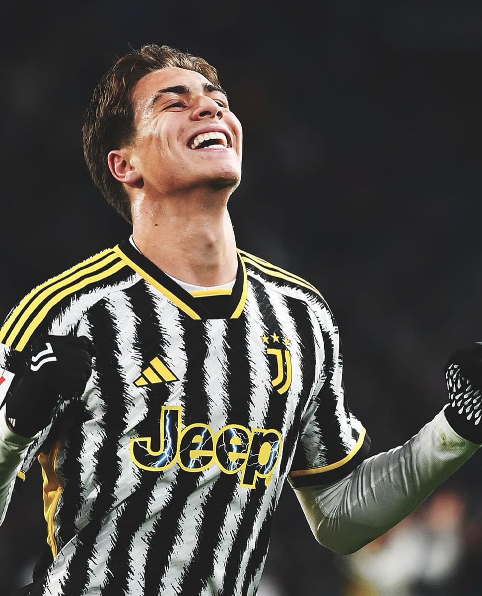 HalukSargl's tweet photo. A Milli Takımımızın ve Juventus'un en önemli futbolcularından Kenan Yıldız 19 yaşında ! 🇹🇷 🎂

Juventus ve A Milli Takımımız ile birlikte nice başarılar ve şampiyonluklar kazanmanı diliyorum. İyi ki doğdun Kenan Yıldız ! 🖤🤍 ✨️ https://t.co/PSQfdEVnl5