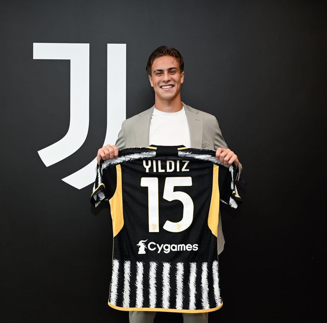 HalukSargl's tweet photo. A Milli Takımımızın ve Juventus'un en önemli futbolcularından Kenan Yıldız 19 yaşında ! 🇹🇷 🎂

Juventus ve A Milli Takımımız ile birlikte nice başarılar ve şampiyonluklar kazanmanı diliyorum. İyi ki doğdun Kenan Yıldız ! 🖤🤍 ✨️ https://t.co/PSQfdEVnl5