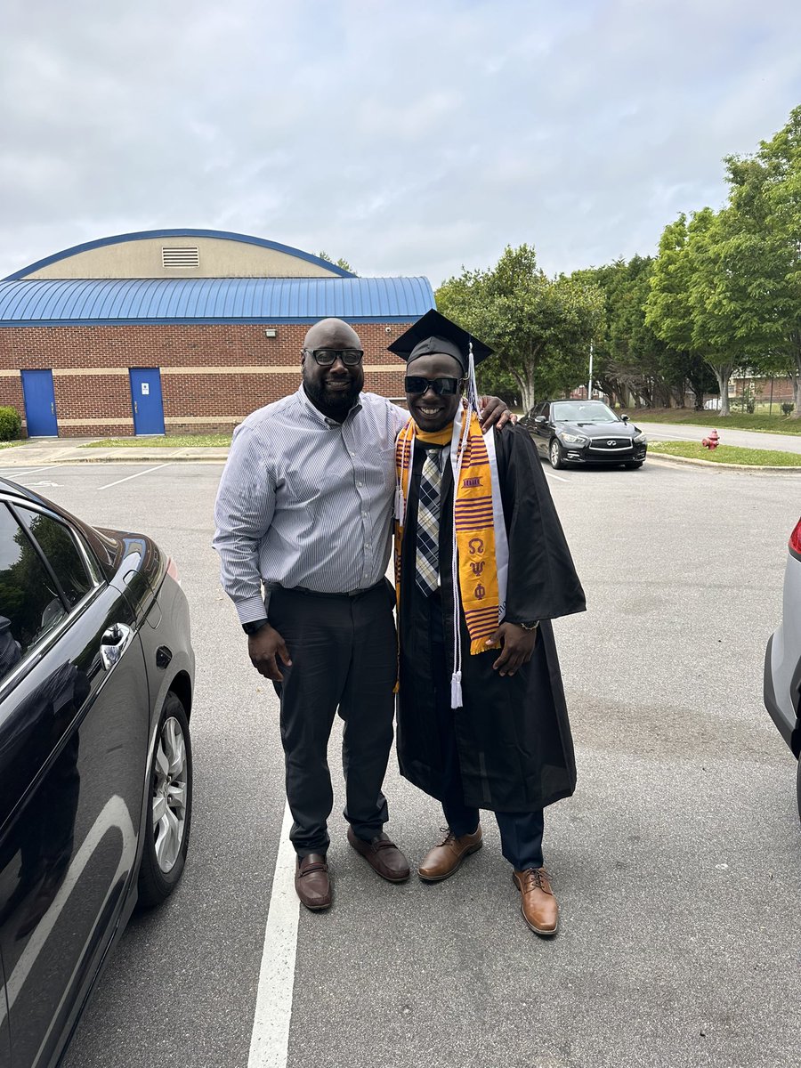 My 'Why' Shoutowt to all the 2024 ECSU graduates especially my football players. Go be that 'coffee bean' Appreciate @ABethea41 for that keynote address. #VikingPride3x @ECSUVikingFBall @ECSU @ECSUVikings