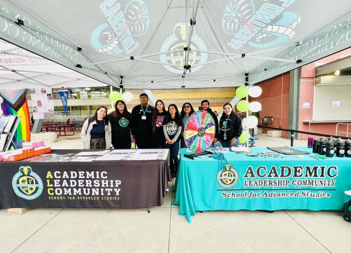🎉 Today’s chromebook distribution and Contreras Resource Fair was extremely successful! Students received chromebooks, families registered via Parent Portal and everyone received important information and community resources.