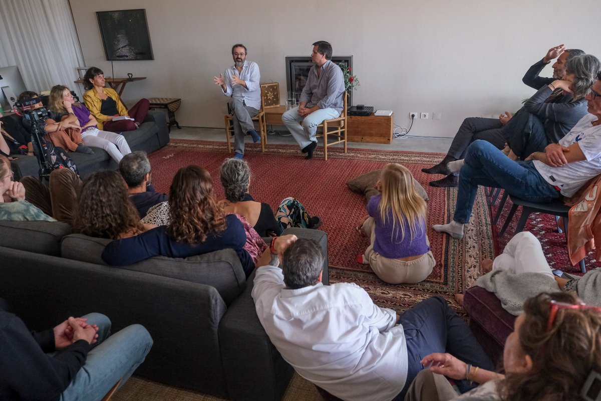 Foi assim a última SafeJourney Living Room Session com João Taborda da Gama e Gonçalo Matias, sobre legislação na área dos psicadélicos em Portugal e na Europa. Sabe como participar aqui. safejourney.pt/living-room-se…
