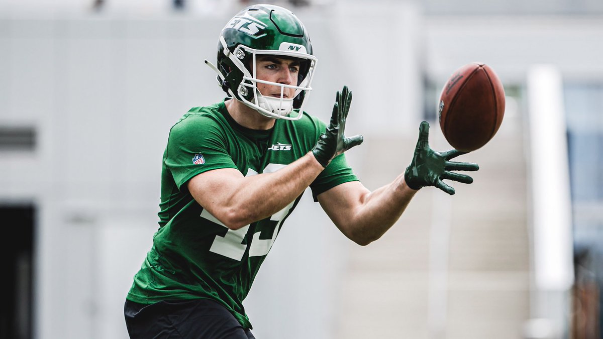 This is Patrick McSweeney, one of the coolest stories from @nyjets rookie minicamp. He’s living out his dream in honor of his dad, a Jets season ticket holder and FDNY firefighter who died on 9/11. Story: newyorkjets.com/news/jets-rook…