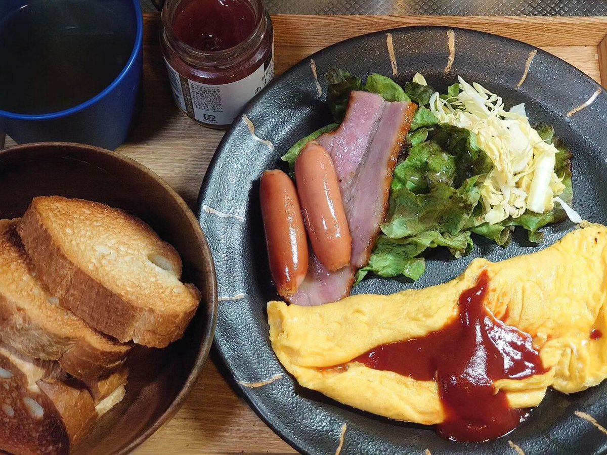 #baguette #bread #toast #strawberryjam #omelet #sausage #bacon #salad #soup #gm #breakfast #mealathome #cooking #takekitchen #japanesefood #instafood #朝食 #朝ご飯 #朝ごはん #おうちごはん #自宅飯 #料理 #料理男子 #料理好きな人と繋がりたい #料理記録