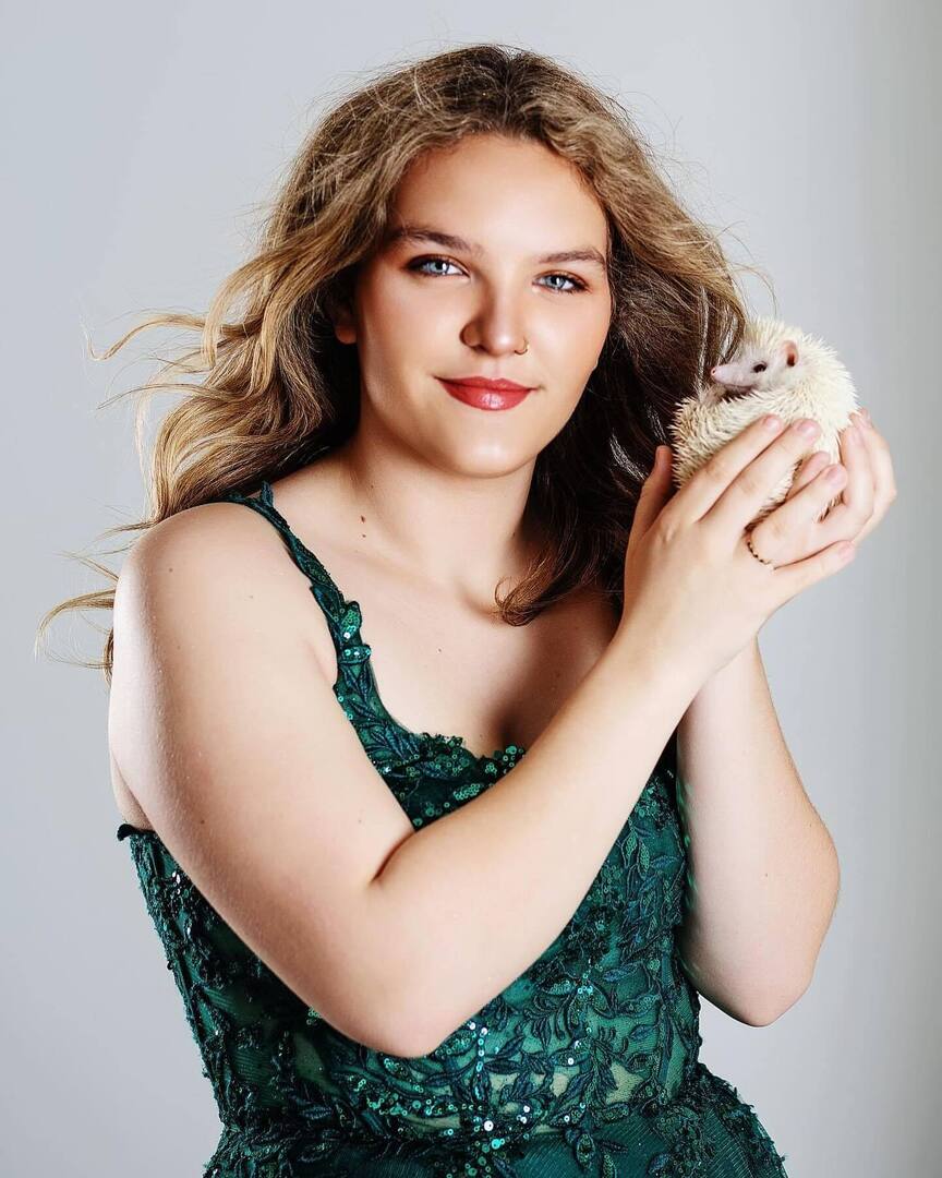 If you know her, you know this photoshoot is appropriate. Happy graduation week to my very first photography model! #katedecostephotography #hedgehog #promshoot #prom2024 #model #classof2024 #portraits