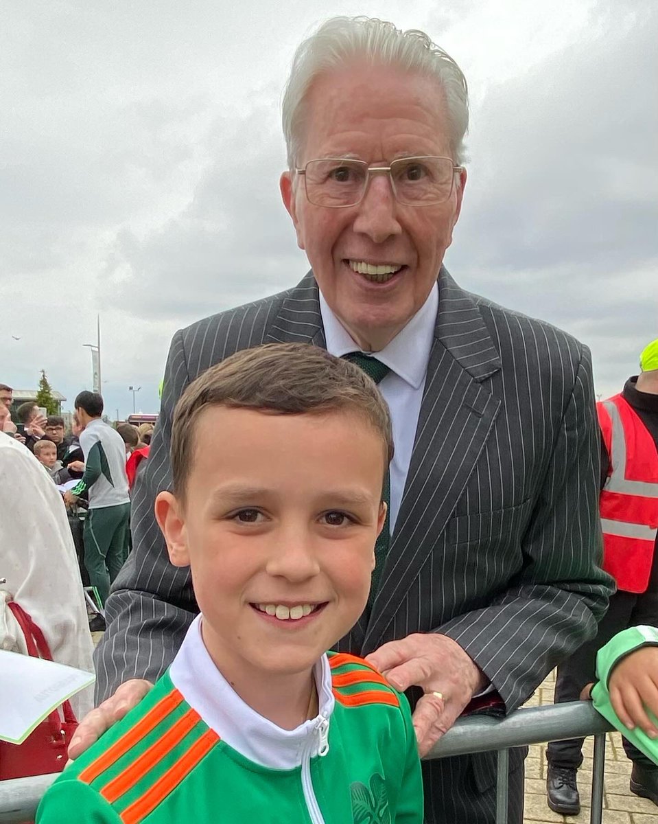 Waited for the players for a few photos after the game today but as soon this man made an appearance I told the wee man to forget the rest, this is the one he’ll cherish in years to come. 🦁