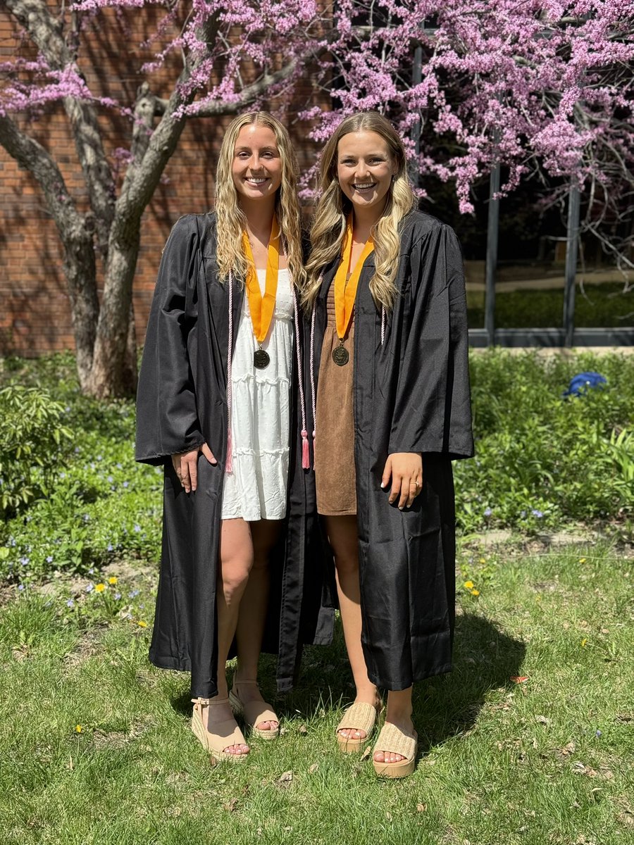 Happy Graduation Day Sarah and Hannah!👩‍🎓 We are so proud of you both and can’t wait to see what the future holds for you!🥳