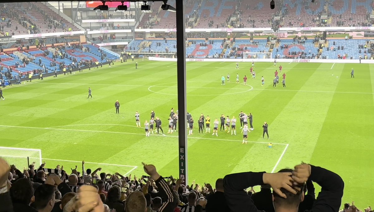 A fabulous Saturday afternoon! @nufc #nufc #turfmoor lost my voice a bit! Great sing song and 3 more points. First time @BurnleyOfficial & loved having beers @BurnleyCC 🖤🤍🖤🤍🖤🤍 @geordiepolyglot 🍺🍺😀😀 #roadtrip