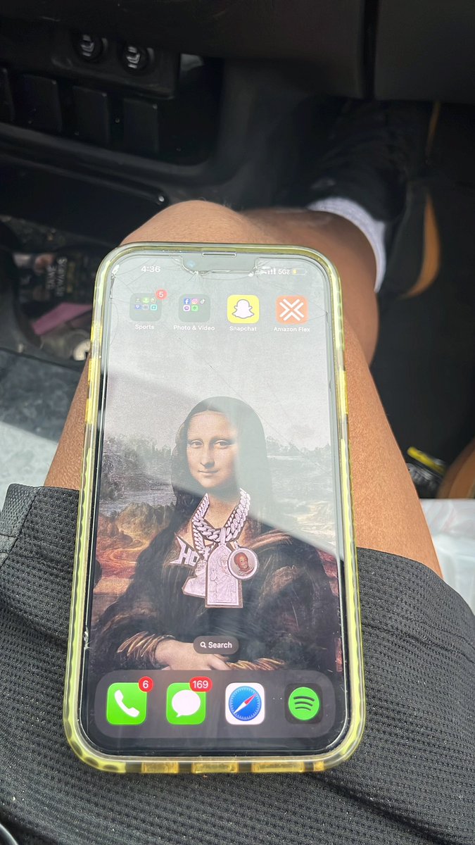 Why this Nigga got Anne Frank as his background 🧐