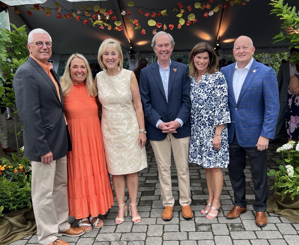 Thrilled that the rain held out yesterday for the @utgardens Gala! Enjoyed spending the evening with @UTIAg friends and supporters, including Donnie and Terry Smith! Grateful for @KC4UTIA and his exemplary leadership and passion for @UTIAg. Was a wonderful time together!