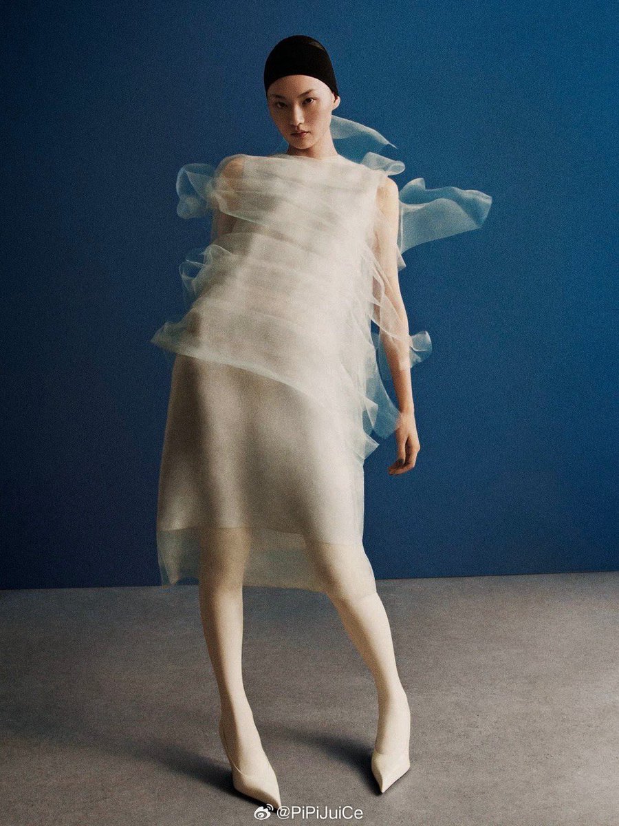 Prada’s tulle dress this spring
Pic1 Lottie Aaron by Max Papendieck
Pic2 Emma Rose Higgins by Javier Biosca
Pic3 Abby Champion by Sonia Szóstak
Pic4 He Cong by Ben Toms
#prada #PradaSS24