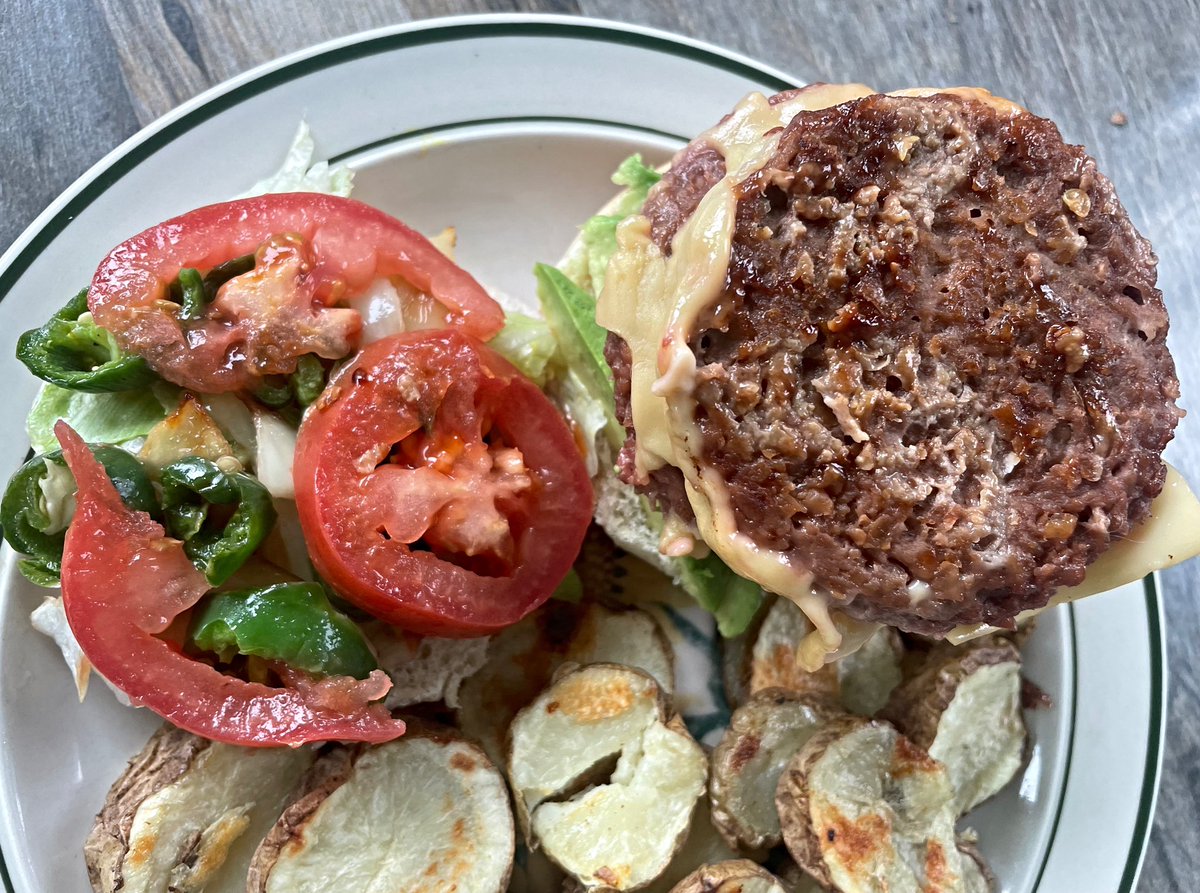 Double Beyond Avocado Cheeze Burger!!
.
#veganburger #veganmeat #beyondburger #beyondmeat #vegancheese #vegancheeseburger #cheeze
#avocado #avocadolover #vegan #veganfood #plantbased #veganism #veganfoodporn #veganfoodie #veganfortheanimals #pdxvegans #portlandvegans #vegandinner