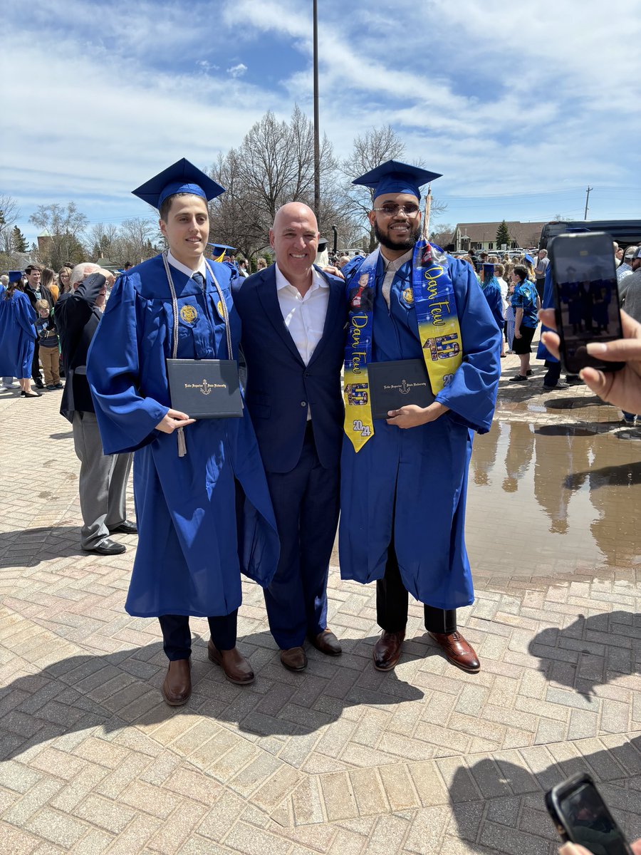 Congrats to our graduates Dan Few and Xander Okerlund!   Both leaving LSSU a better place.  #ETJ @LakeStateMBB