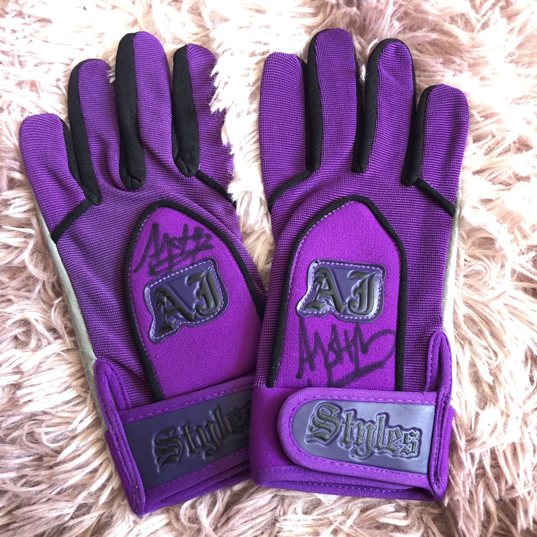 kaz on X WWE Gear Collection AJStyles authentic purple gloves AJ and Cody were both awesome WWEBacklash French fans also have been truly awesome Phenomenal CodyRhodes https t pzjcbiH50j X