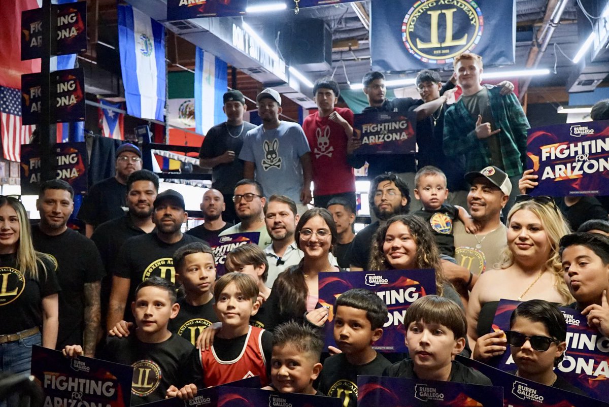 I remember leaving work sites with my cousins to meet up with our friends and family to watch epic boxing matches. Tonight’s no different with some new friends for #CaneloMunguia at JL Boxing Academy.