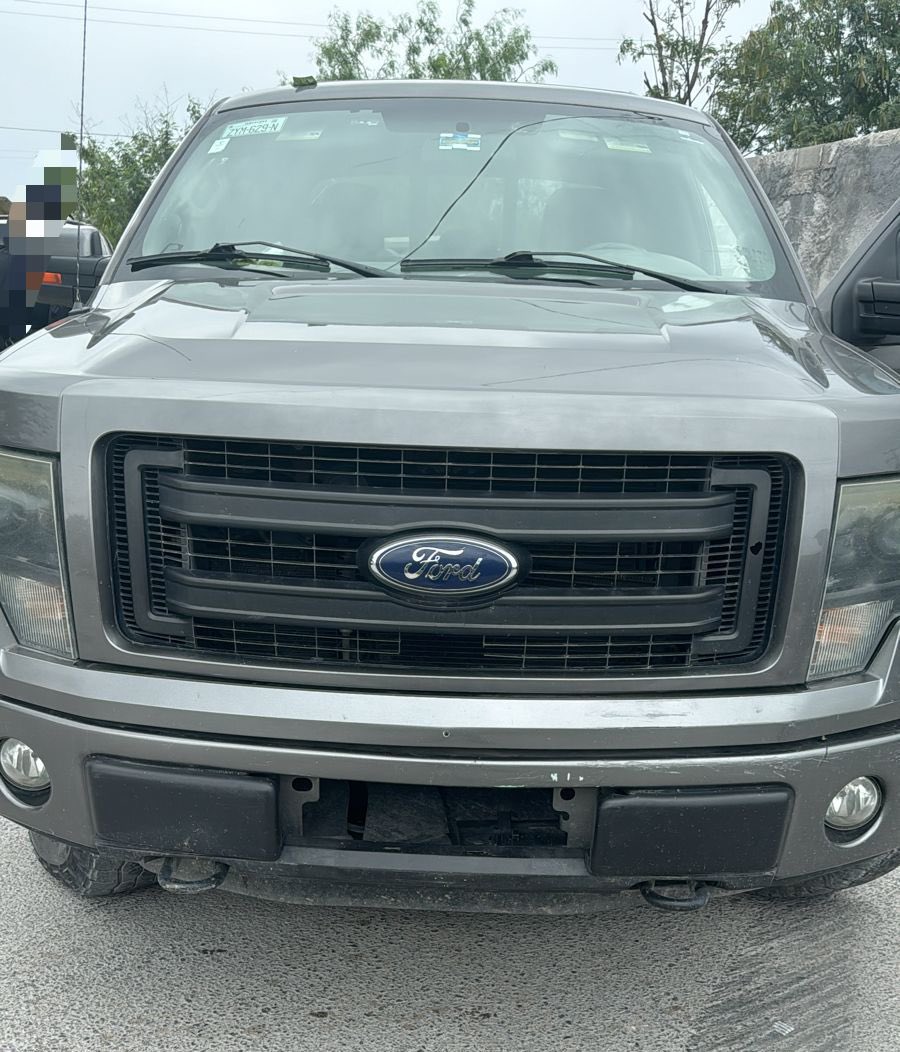 AGNoticias2's tweet photo. Policías de la Guardia Estatal aseguraron una Ford F150 con dos armas largas, cargadores y poncha llantas en el municipio de #RioBravo https://t.co/jGz48qBuzp