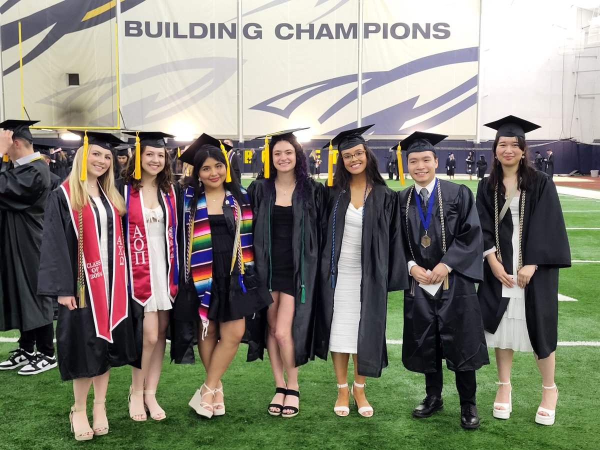 Congratulations to all the 2024 @ChemistryToledo BS and BA chemistry and biochemistry graduates.  May your futures be filled with much success and happiness.  The department is proud of all your accomplishments. #BuildingChampions. @UToledo @UToledo_NSM @UToledoAlumni