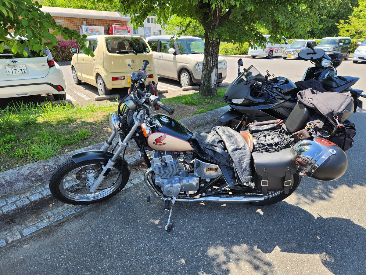 【カブ主総会】に来ました🏍️
当然私は別の駐車場へ案内されました😅
祭とコラボだけあって🚗も多いです😄
#北関東カブ主総会
#バイク乗りと繋がりたい
#バイクのある風景
#レブル２５０