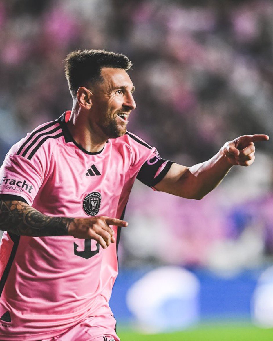 FINAL SCORE
Inter Miami CF: 6
NY Red Bulls: 2

Messi with 5 assists & 1 goal, meanwhile Suarez with the hat trick 🪄Guys showed up!

#InterMiamiCF #VamosMiami