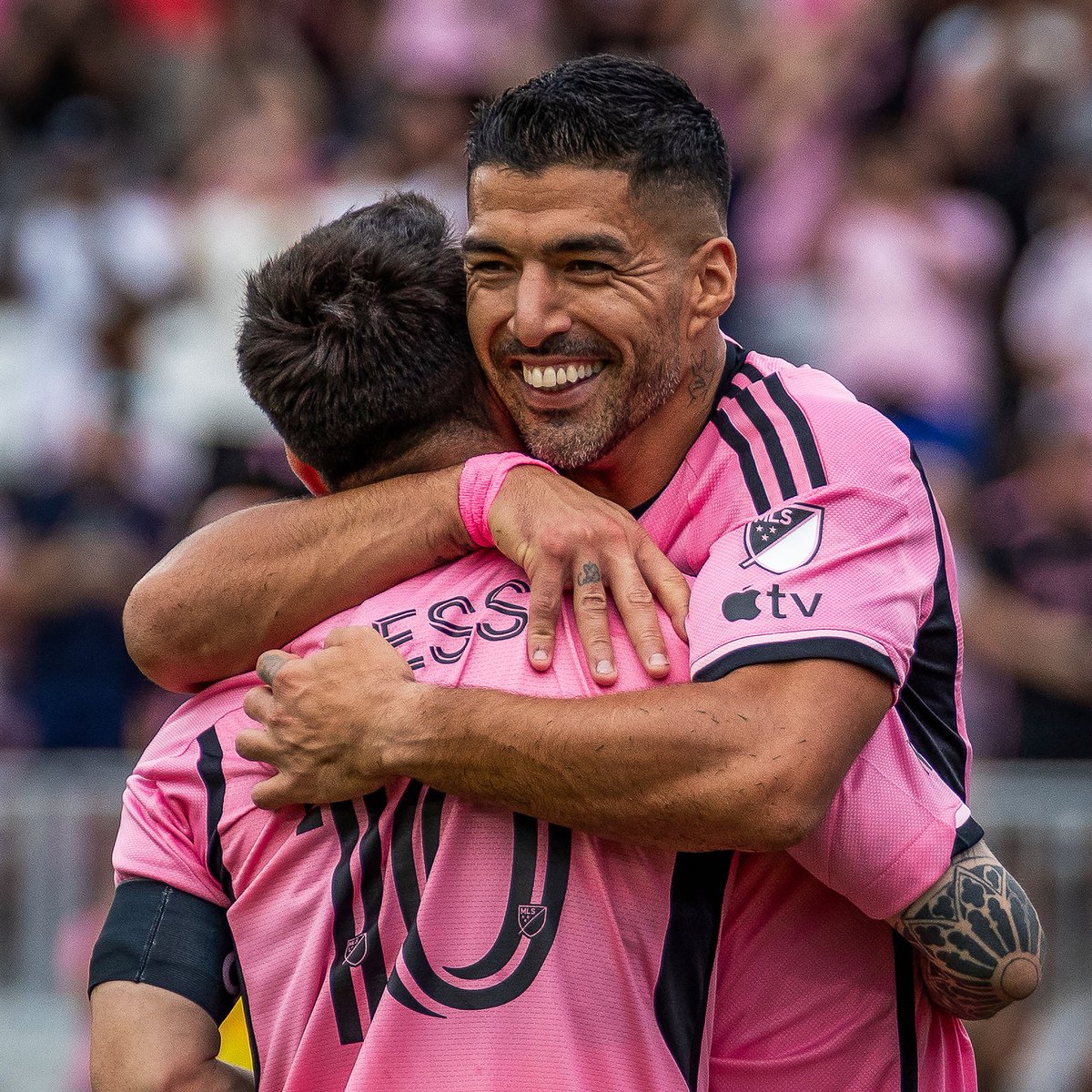 👚🇦🇷 Lionel Messi with 5️⃣ assists and one goal tonight for Inter Miami winning 6-2 vs New York Red Bulls. …three assists for Luis Suárez to score his first MLS hat-trick. 🫂🇺🇾 12 goals, 11 assists in 11 games for Messi since the new season started.