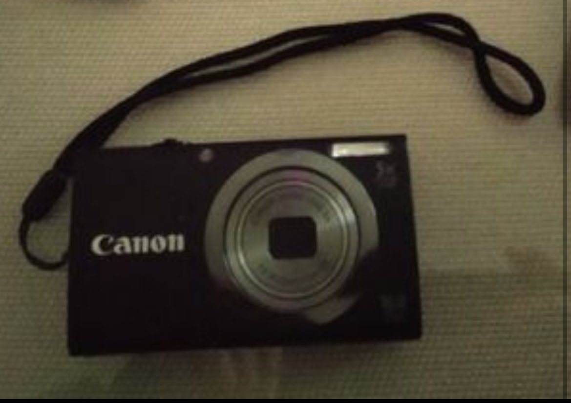 hola!!! 
he perdido mi cámara hoy en la feria de jerez por la zona del cuco, 
se que va a ser un poco difícil encontrarla pero significa mucho para mi  así que si alguien la tiene o sabe algo que me hable porfi y si podéis retwittear me ayudáis mucho gracias!!