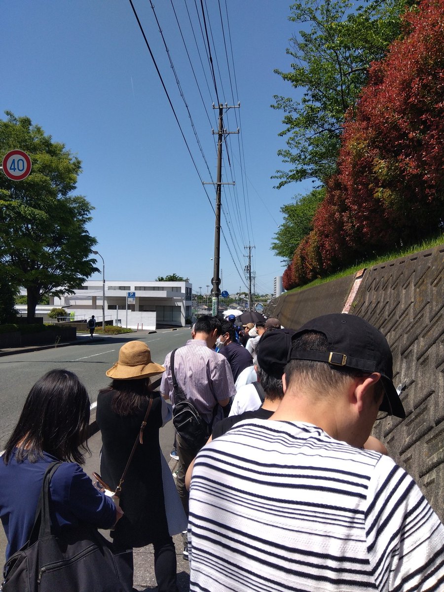 ヤマスタ到着。入場待機列がコミュニケーションプラザ付近まで伸びてる😳
#静岡ブルーレヴズ