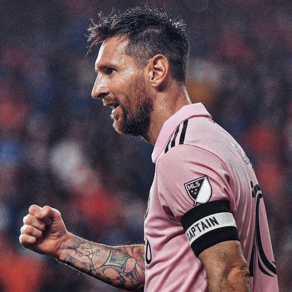 If you watch Messi play football and you think there's someone out there better than him, I'm sorry for you. You really need Jesus Christ in your life.
There's no player past and present, better than Messi. Messi is the best ever.