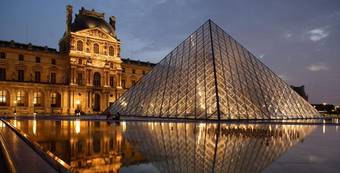 Buenas noches para todos nuestros queridos escritores. ¿Cómo están? Nos honra complacidamente estar acompañándolos durante vuestras magnánimas tardes de lectura.
#MusèeDuLouvre.📚📚📚🖼️🖼️🖼️.
#Lectures.📚📚📚🪩🪩🪩.
#DanBrown.