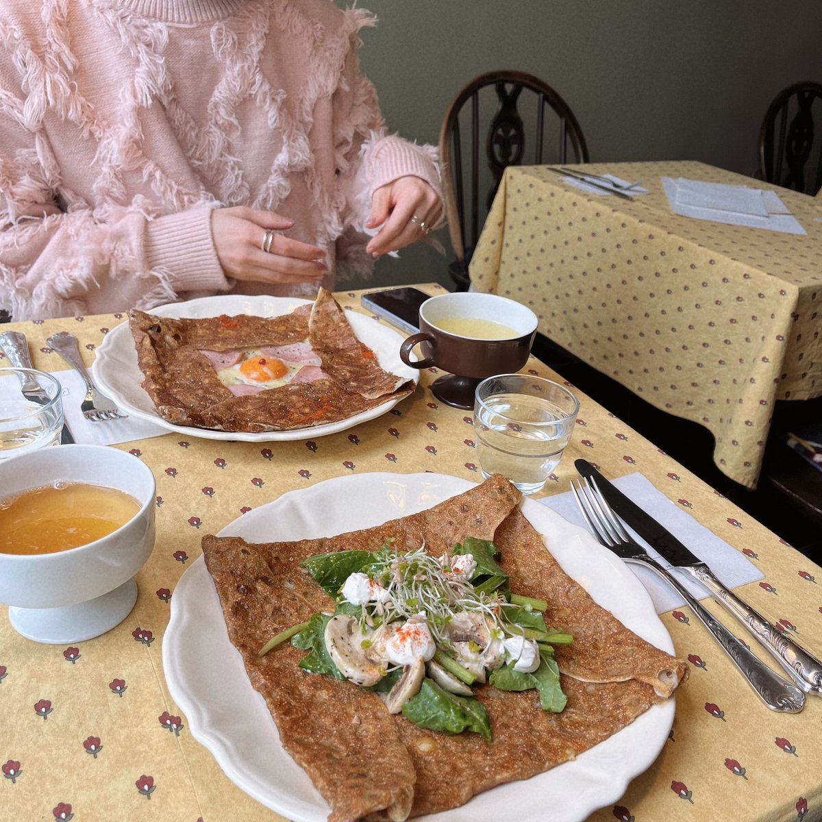 omelqs's tweet photo. 今春からついに社会人となりましたが、合間を縫って美術館に行ったり美味しいもの食べたり映画を見たりしています🪻 https://t.co/PSUonS4rKn