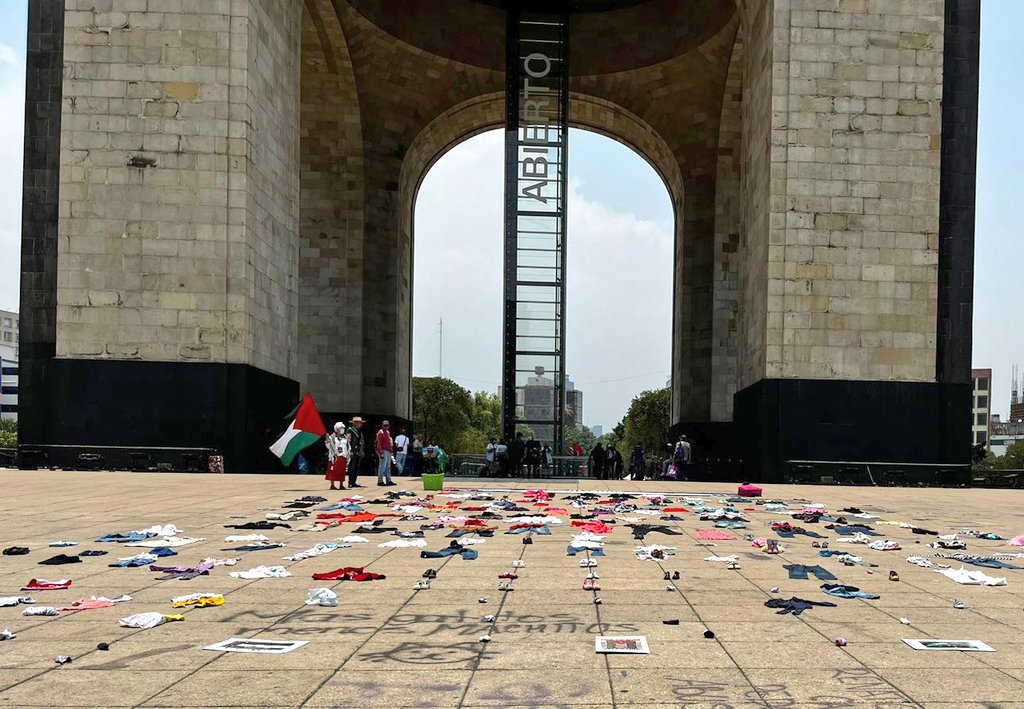 Monumento a la revolución, Ciudad de #México, hoy:

#AltoAlGenocidio
#PalestinaLibre
#IsraelTerrorista
#RomperRelacionesConIsrael