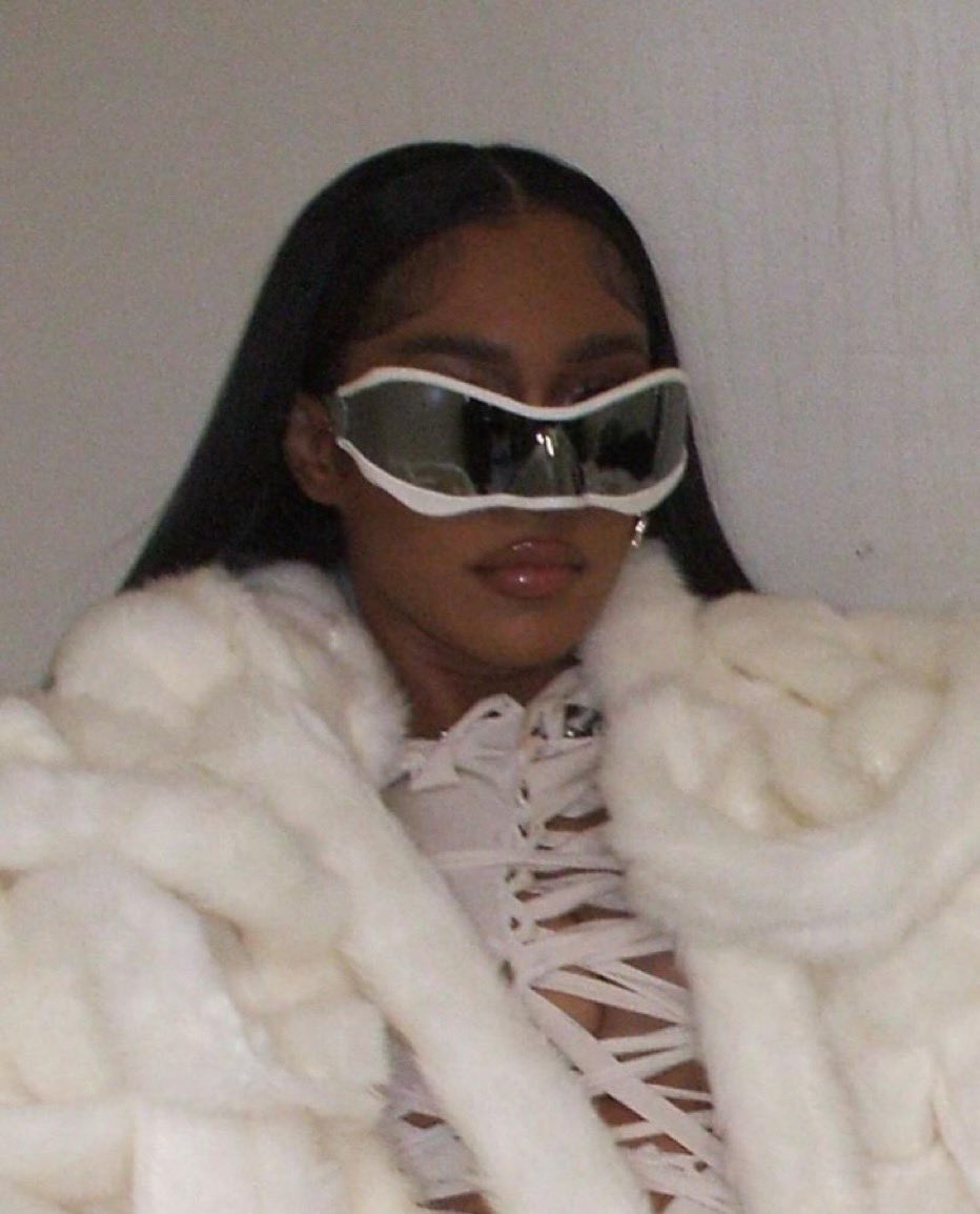 @Swishin_ Lmfaooo hiphop putting onlyfans girls outtta business 😂😂😂