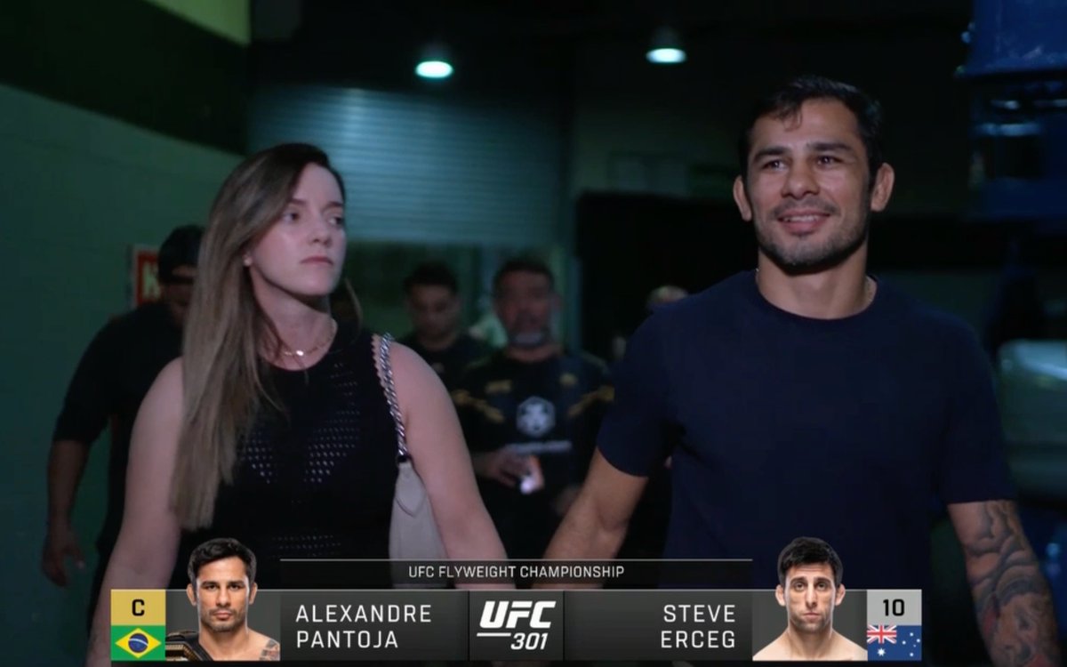 Find someone who looks at you the way Mrs. Pantoja looks at Alexandre 💀 #UFC301